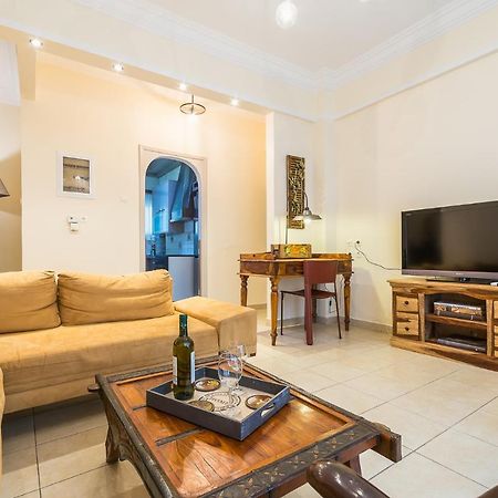 Family House Next To Acropolis Bed & Breakfast เอเธนส์ ภายนอก รูปภาพ