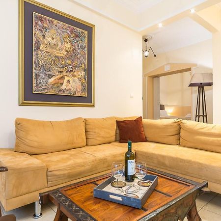 Family House Next To Acropolis Bed & Breakfast เอเธนส์ ภายนอก รูปภาพ