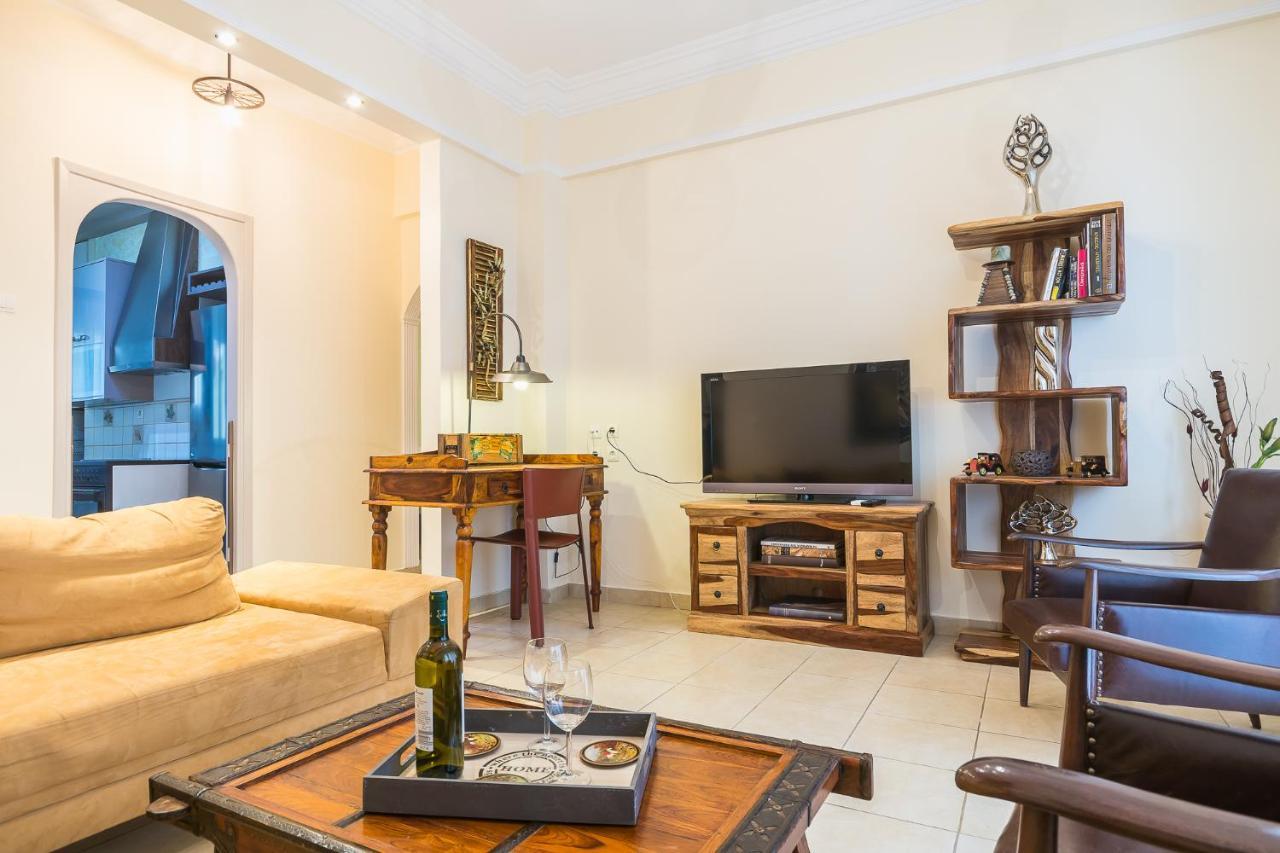 Family House Next To Acropolis Bed & Breakfast เอเธนส์ ภายนอก รูปภาพ