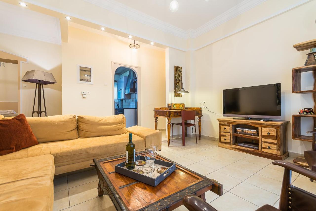 Family House Next To Acropolis Bed & Breakfast เอเธนส์ ภายนอก รูปภาพ