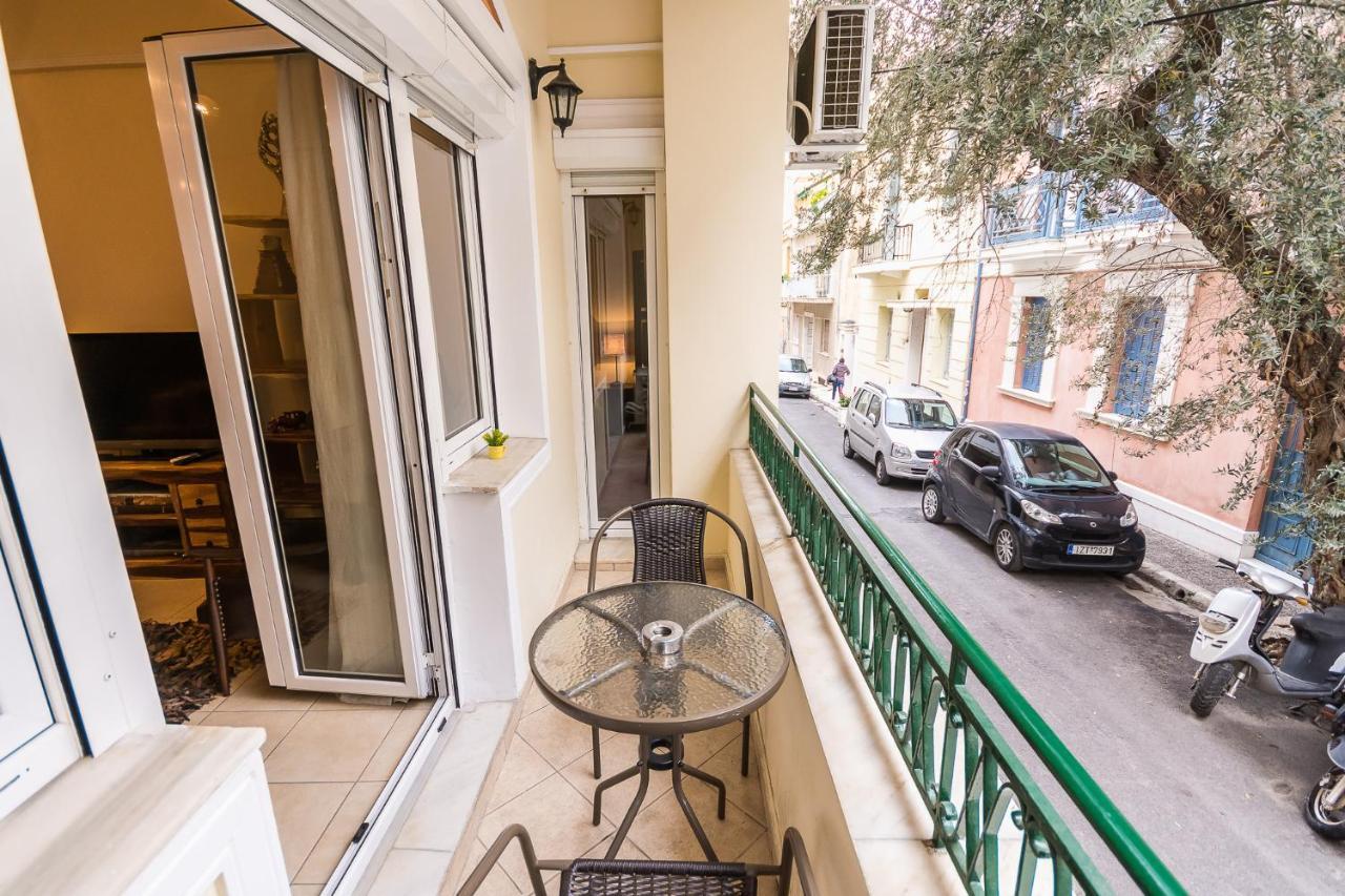 Family House Next To Acropolis Bed & Breakfast เอเธนส์ ภายนอก รูปภาพ
