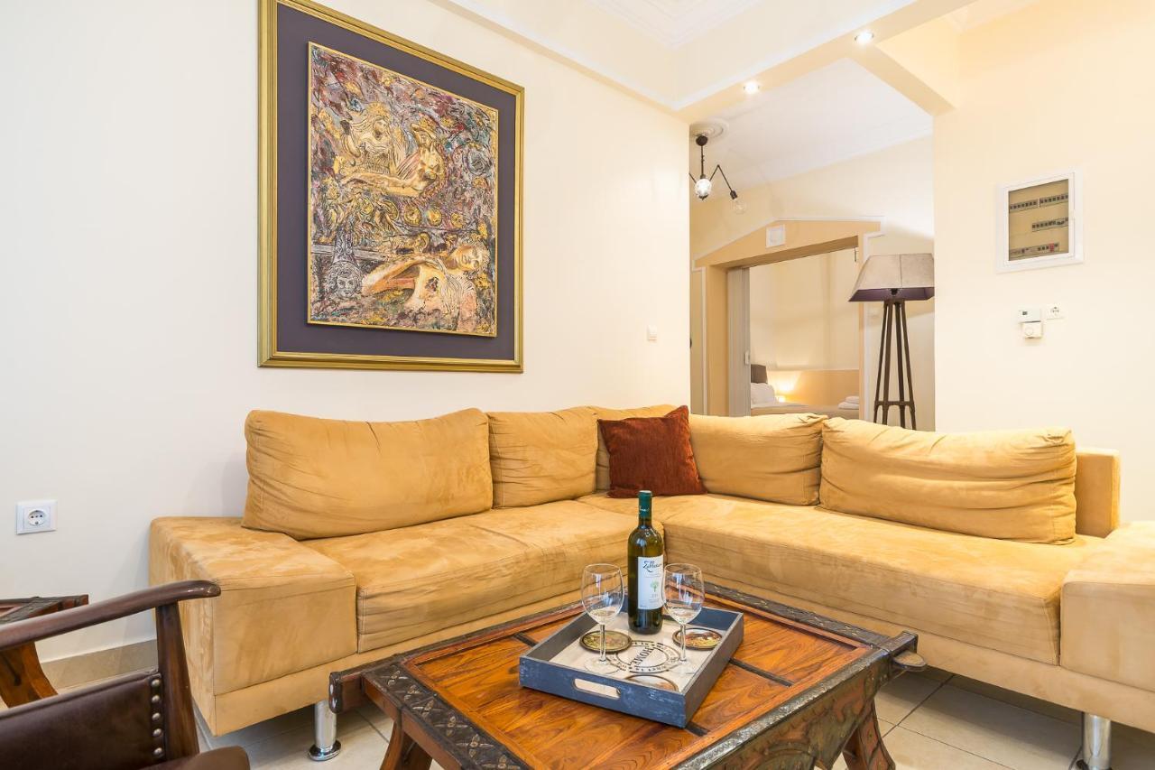 Family House Next To Acropolis Bed & Breakfast เอเธนส์ ภายนอก รูปภาพ