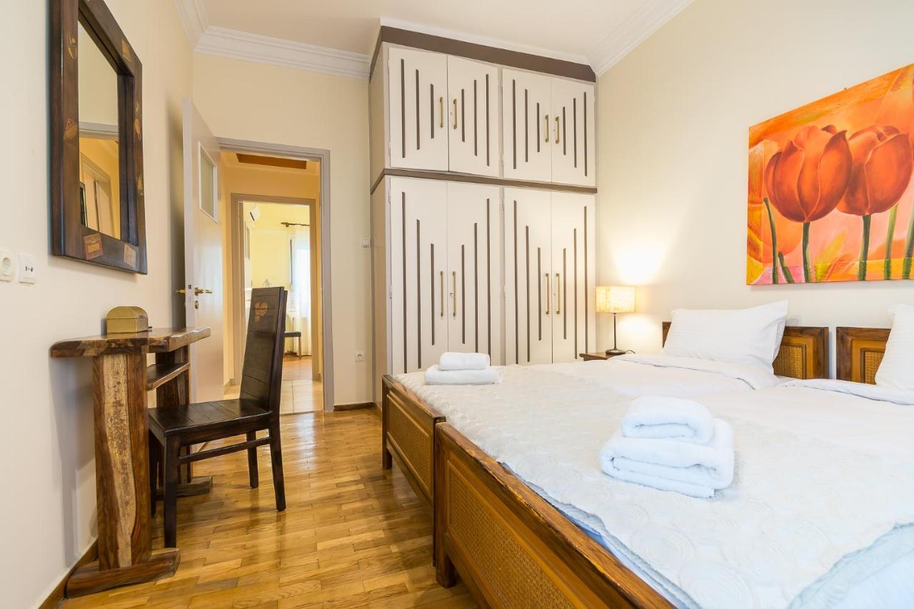 Family House Next To Acropolis Bed & Breakfast เอเธนส์ ภายนอก รูปภาพ