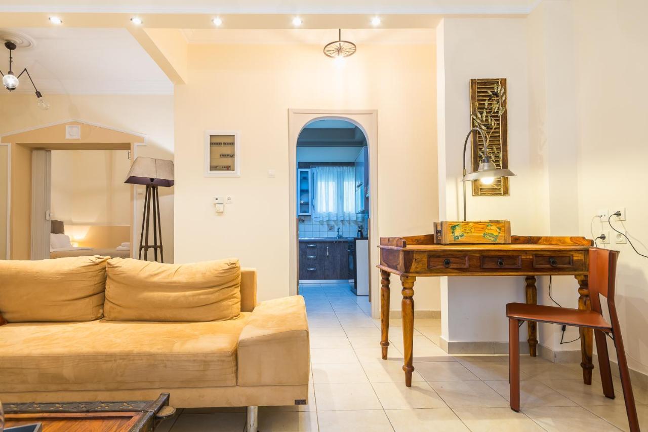 Family House Next To Acropolis Bed & Breakfast เอเธนส์ ภายนอก รูปภาพ