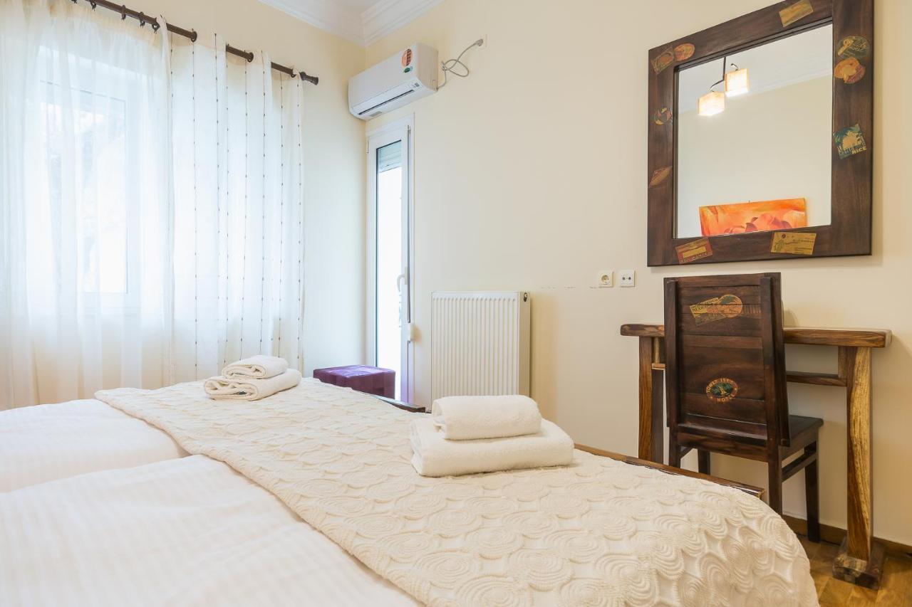 Family House Next To Acropolis Bed & Breakfast เอเธนส์ ภายนอก รูปภาพ