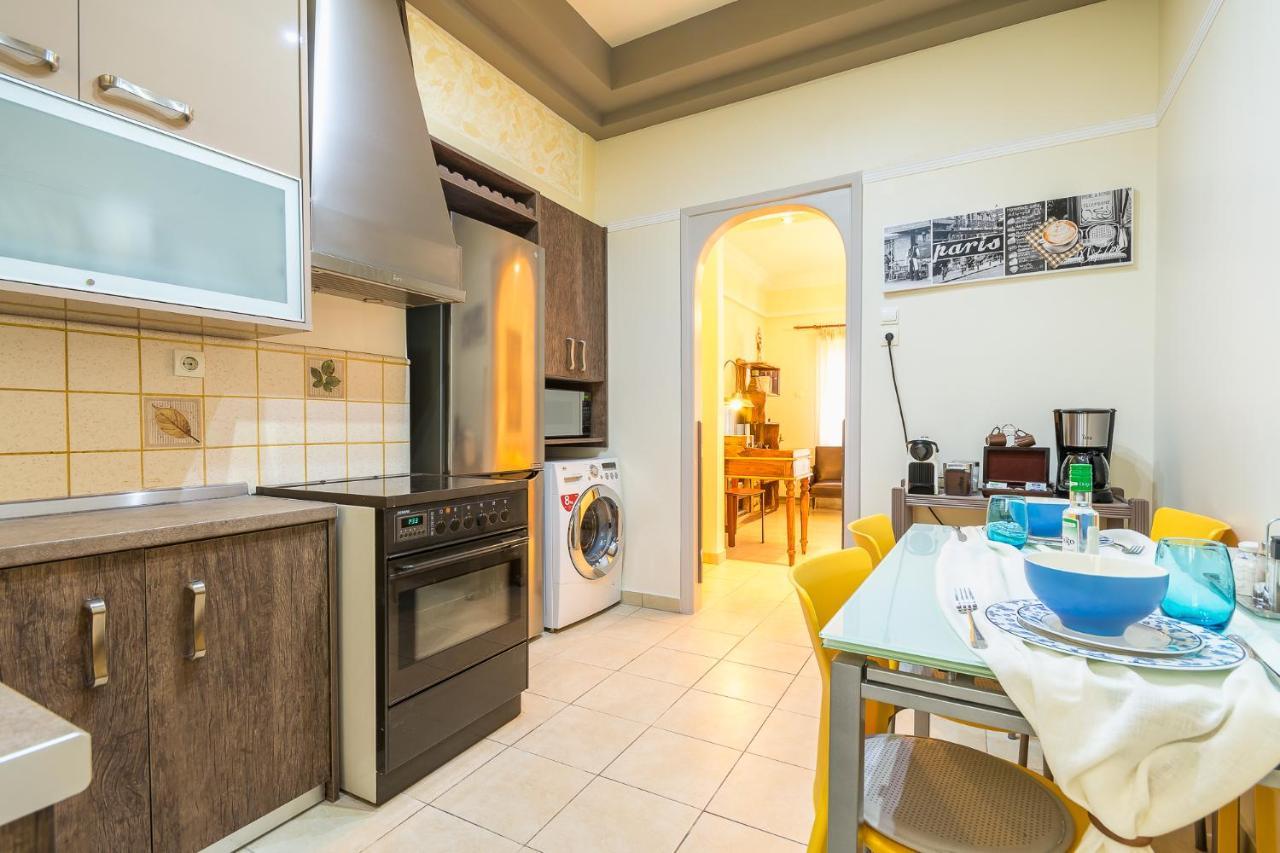 Family House Next To Acropolis Bed & Breakfast เอเธนส์ ภายนอก รูปภาพ