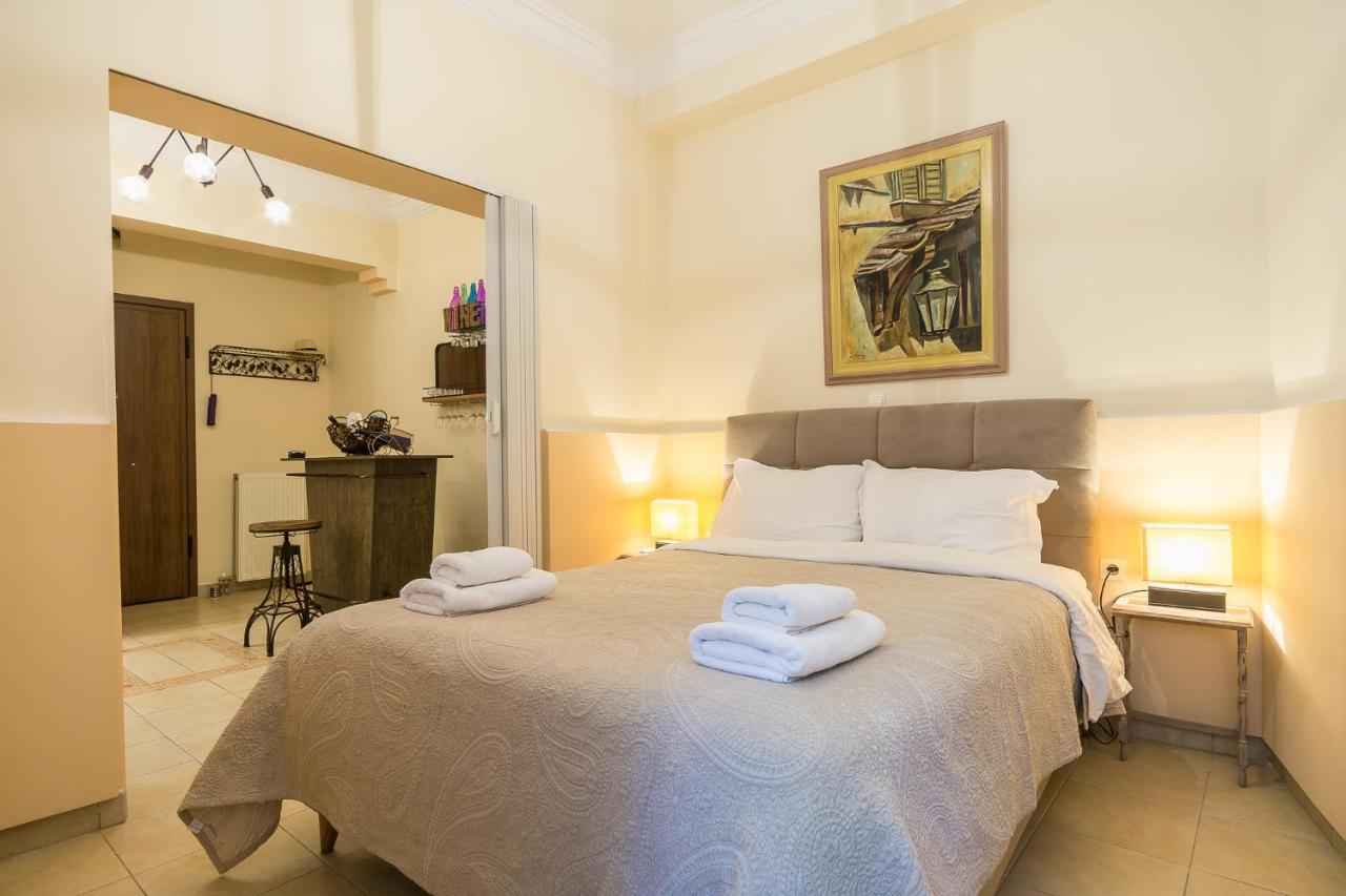 Family House Next To Acropolis Bed & Breakfast เอเธนส์ ภายนอก รูปภาพ