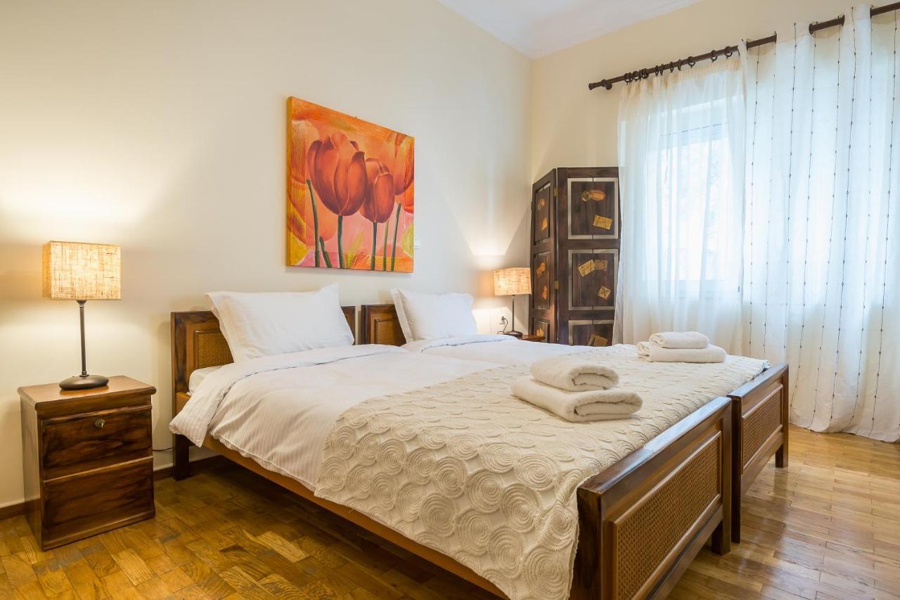 Family House Next To Acropolis Bed & Breakfast เอเธนส์ ภายนอก รูปภาพ
